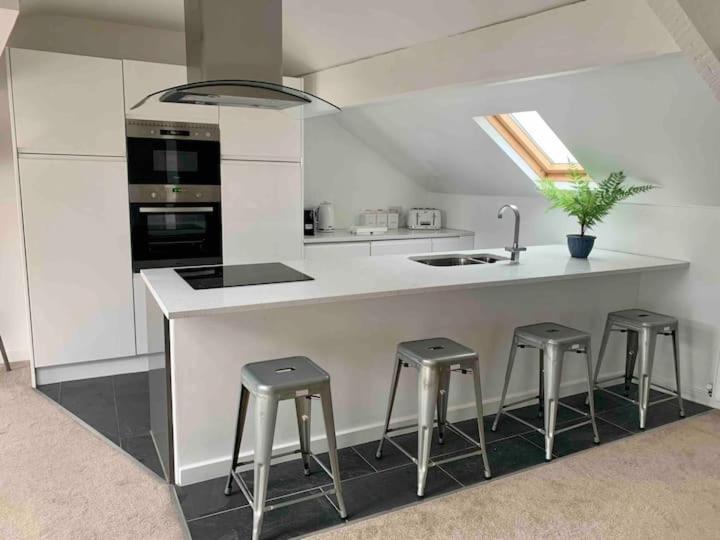 Lovely 2 Bedroom Modern Loft Apartment Sea View Моркамб Екстериор снимка